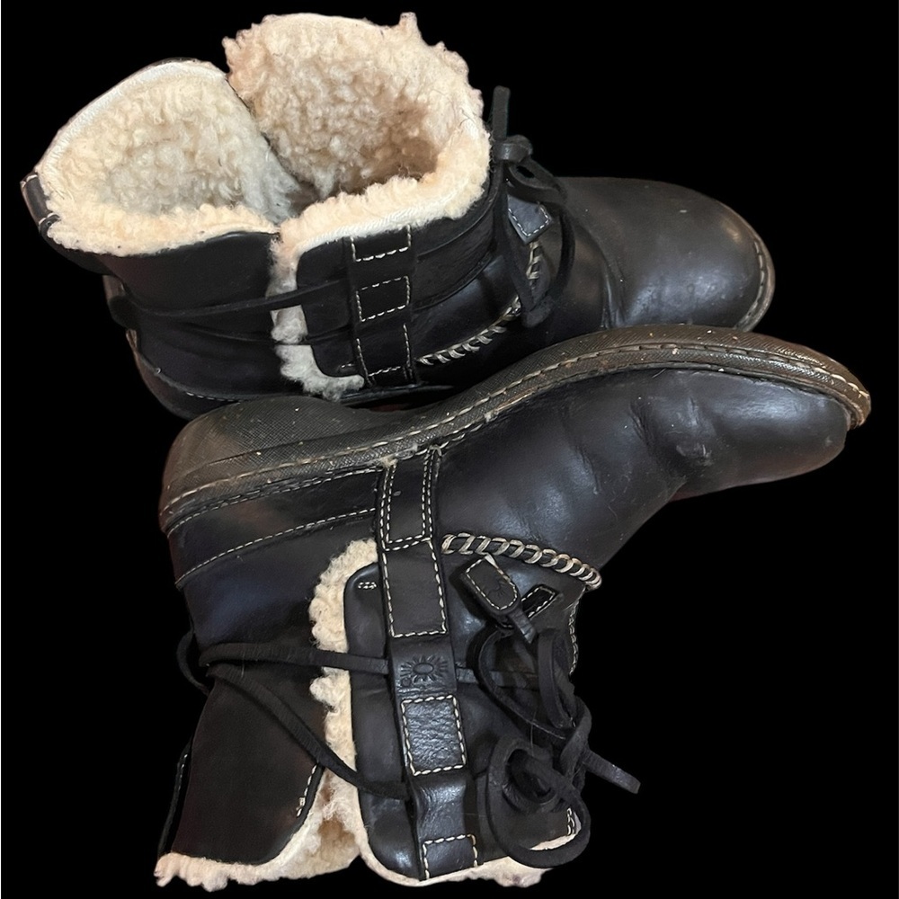 Ugg Caspia Ankle Boots • Size 7 • EUC